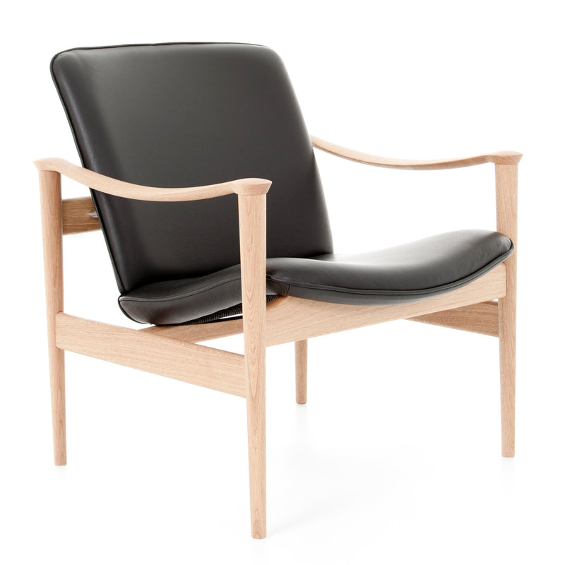 Modell 711 Chair in Black with Oak Frame