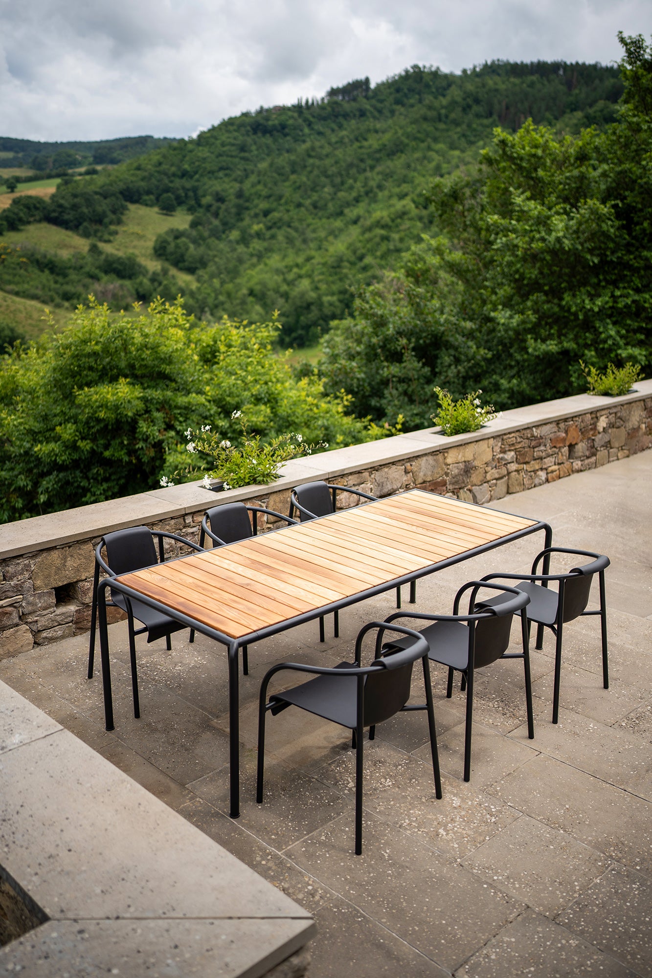 Avanti Outdoor Infinite Dining Table