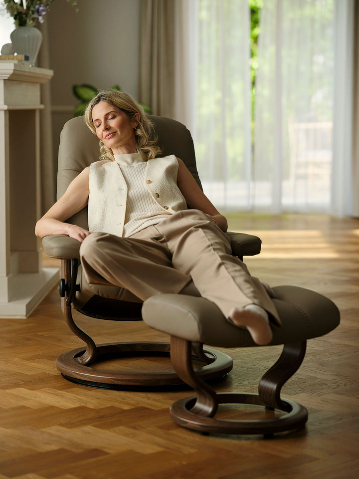 Stressless Consul Recliner - Classic Base - Hansen Interiors Stressless Consul Recliner - Classic Base - Hansen Interiors