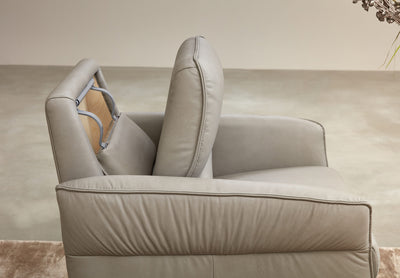 The Aura headrest hides in the back of the chair with a simple mechanism GALLERY