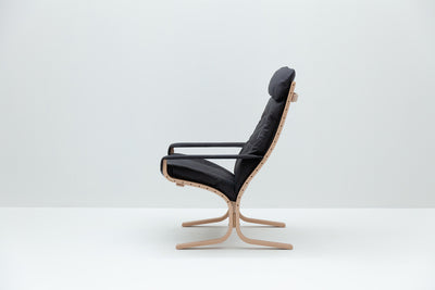 Siesta chair black leather on oak frame very white background GALLERY