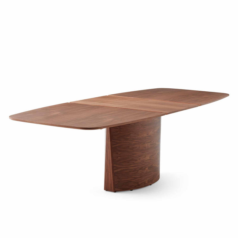 skovby sm 116 dining table walnut closed with the leaves in place and the table is now longer